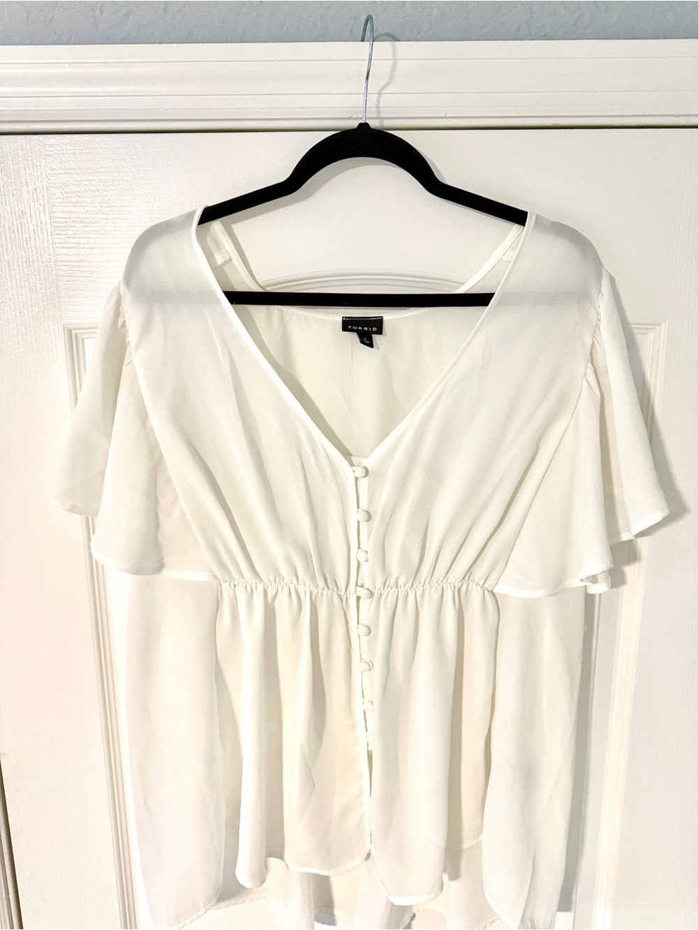 torrid Ivory Button-Front Flutter Sleeve Top